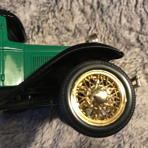 Ford Model A Pickup. Diecast coin bank. 1/25 scale - Picture 5 of 9
